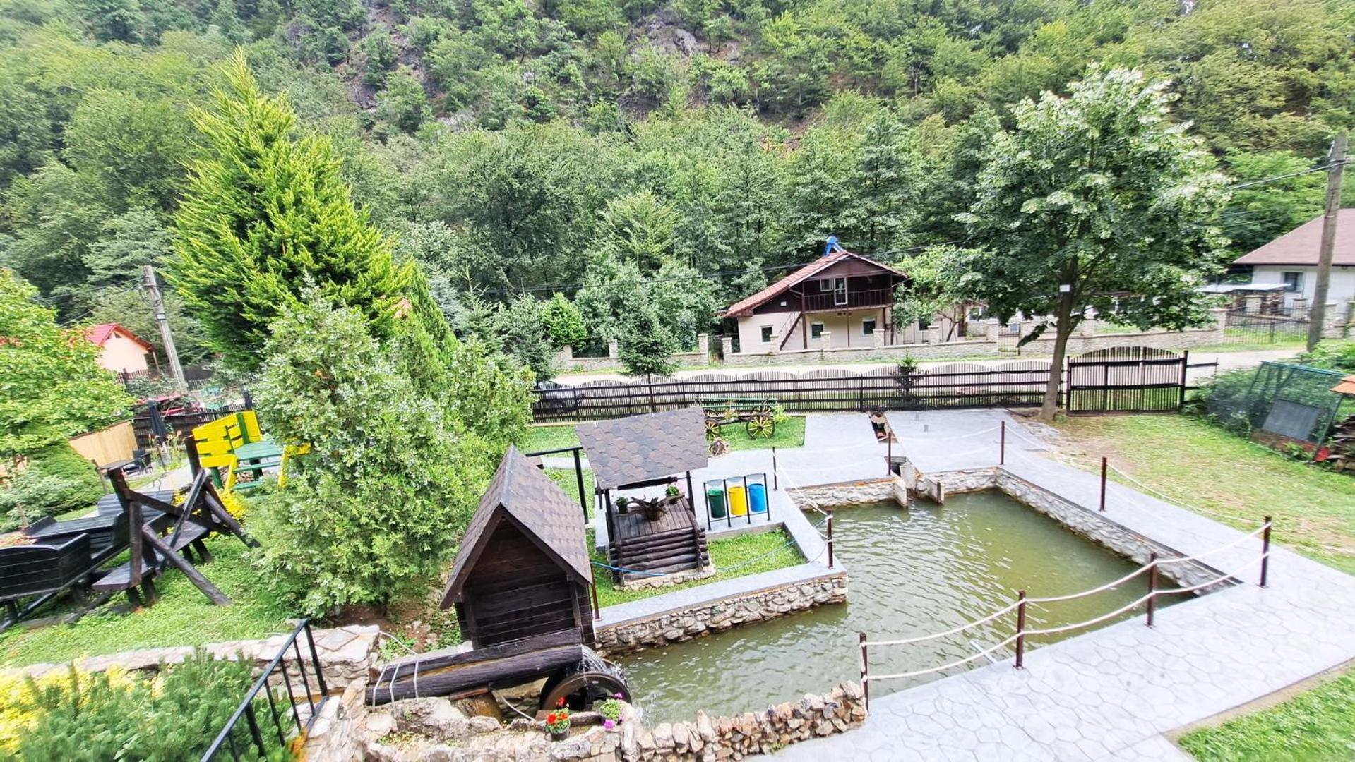 Hanul Vanatorului Gureni Exterior foto